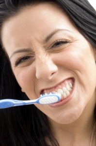 Is it better to use an electric toothbrush or a manual? There are pros and cons to each!